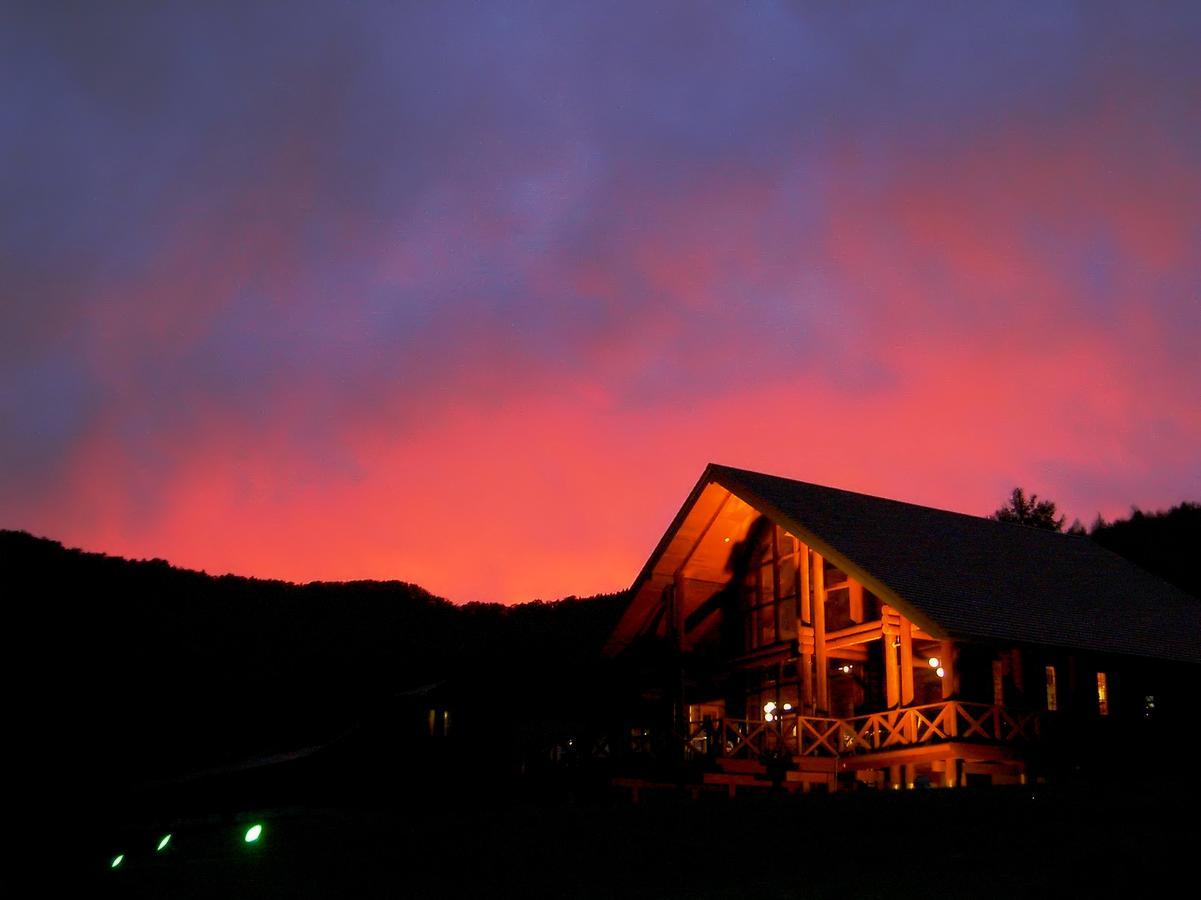 Log Hotel Larch Lake Kanayama Minamifurano Exterior photo