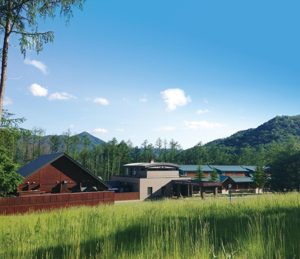 Log Hotel Larch Lake Kanayama Minamifurano Exterior photo